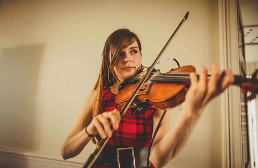 A lady in the band plays the violin