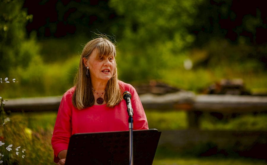 The humanist celebrant delivers a speech to the bride and groom